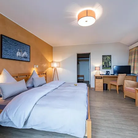 فندق Seehotel Zarrentin 4*