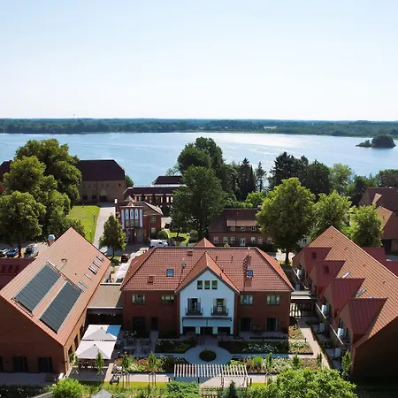 Seehotel Zarrentin 4*