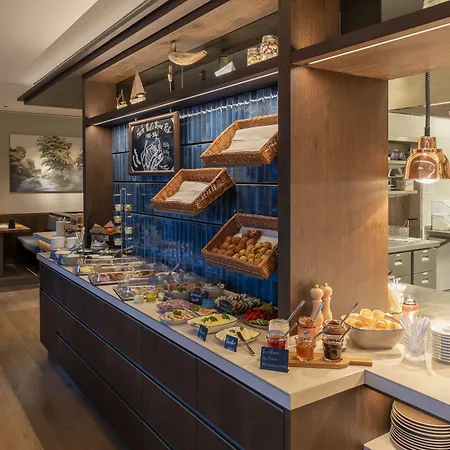 Seehotel Zarrentin 4*