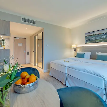 فندق Seehotel Zarrentin 4*